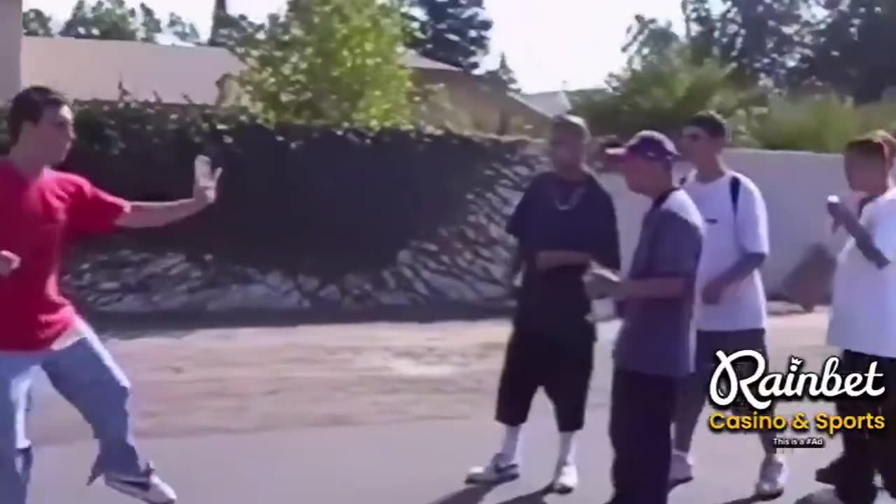 Street fighter picks a fight with a martial arts expert, doesn't end well. Instant Karma