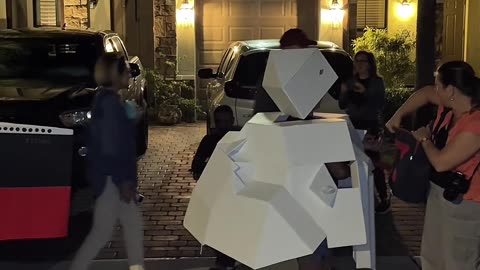 Family Wins Halloween With Incredible Titanic Group Costume