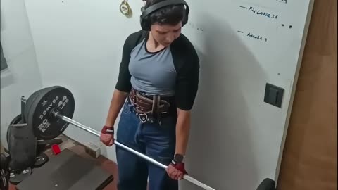 This Cat Takes Gym Coaching Seriously