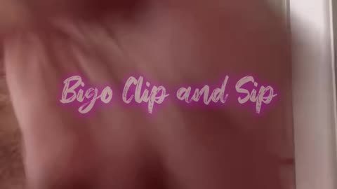 MadamLo packing roommates stuff n finds bottle of Davoto 12/6/25 #bigoclipandsip