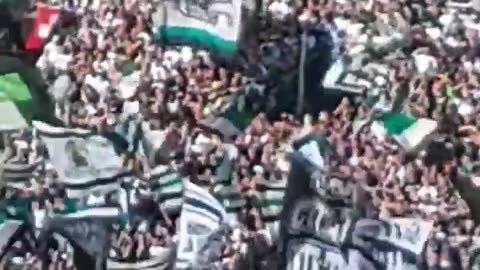 Anthem of Borussia Monchengladbach (splendid atmosphere created by the 'Nord Kurve Gladbach')