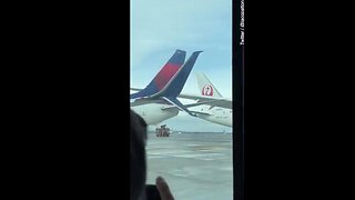 Delta & Japan Airlines planes collide at #Seattle Airport (2-5-2025)