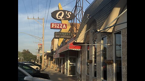 Q’s pizzeria in Hillside, Illinois