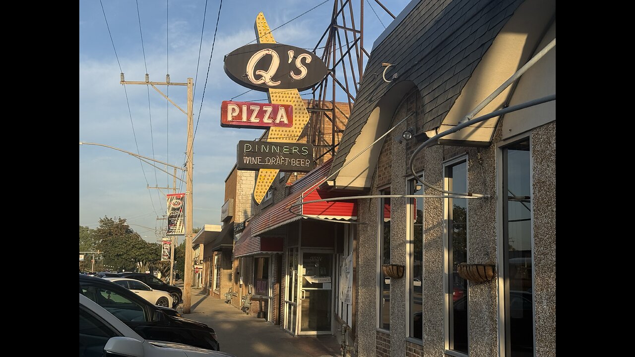 Q’s pizzeria in Hillside, Illinois