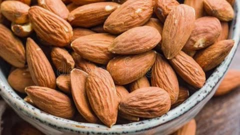 सर्दी में बादाम खाने के चार ज़बरदस्त फायदेshealth #trend #short #facts #viral #reels