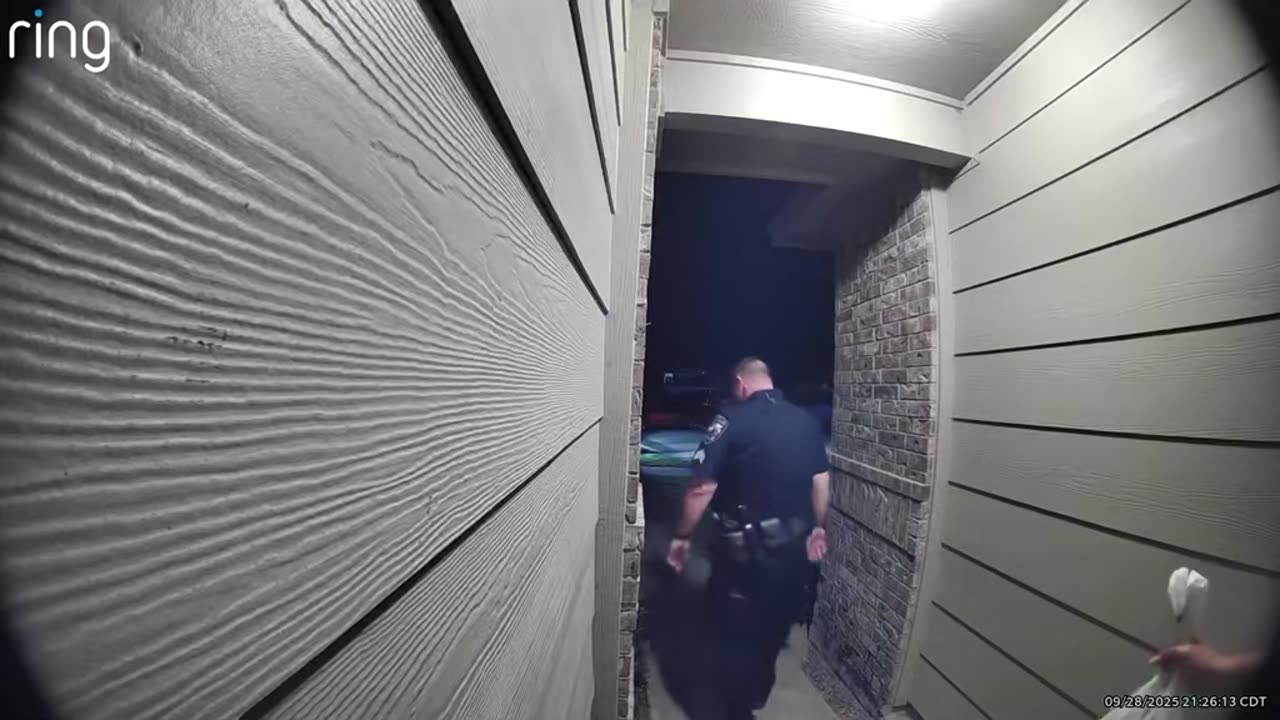 Cop Delivers Food After Door Dash Driver Gets Arrested