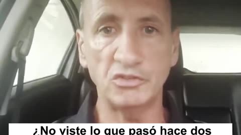 Mark Sexton dirigiéndose a Keir Starmer