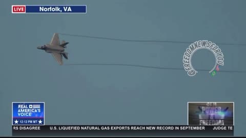 Demonstração de força da Marinha dos EUA com caças realizando dog fighting (briga de cachorro)