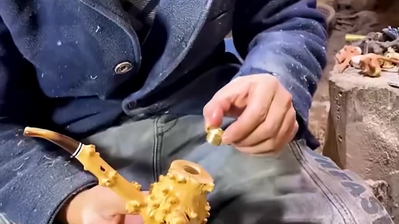 This guy makes the coolest smoking pipe!.hd
