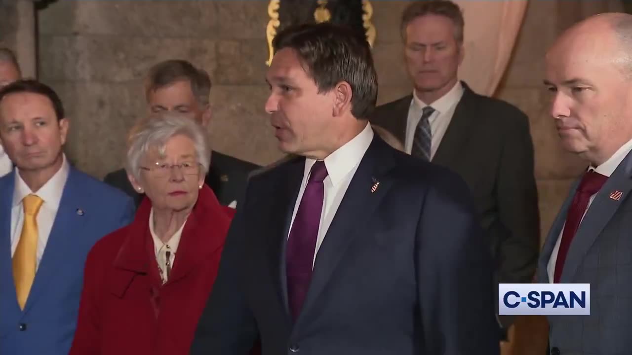 Ron DeSantis Obliterates Reporter to Her Face for Insulting Trump