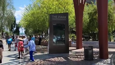 Walking 🚶‍♂️ the #LasVegas Strip 😎