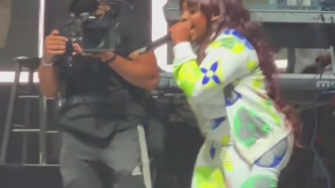 Call his name 🗣️🎤 JESUS!! #praisebreak jekalyn carr