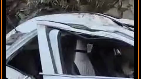 Cab Crushed by Boulders on Chandigarh-Manali Highway, One Dead _ News9