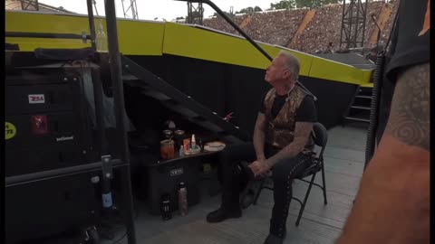 James Hetfield "Best Intro Ever" Metallica Getting Ready For The Munich, Germany Concert Show