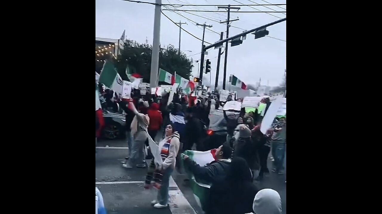 PROTESTERS BLOCK TRAFFIC🚏🛗🚗🚕🛻📸IN DALLAS TEXAS🛣️🚚🛗💫