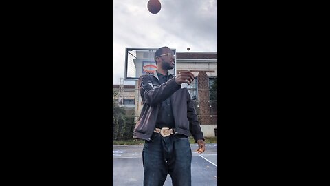 did I just made a backwards shot? 🫢 #thepeopleschamp1983 #basketball #backwardsshot #wow