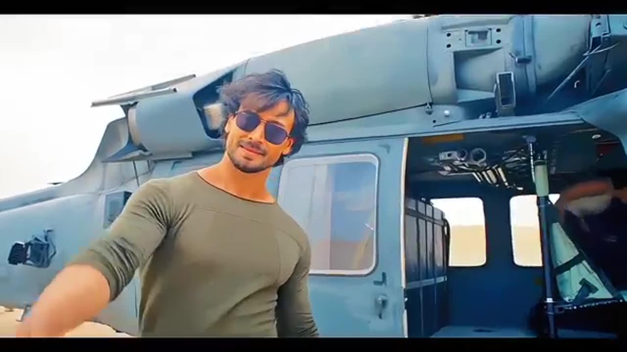 Akshe Kumar and Tiger