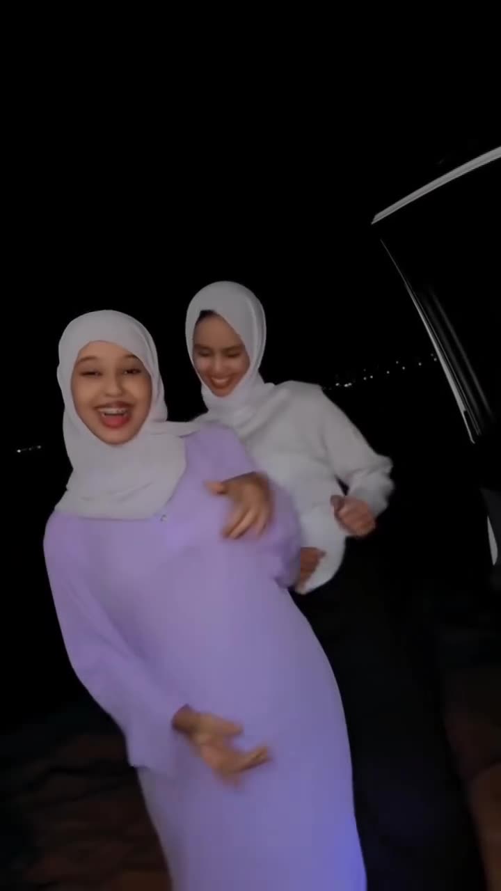 Somali beauty chilling outside.