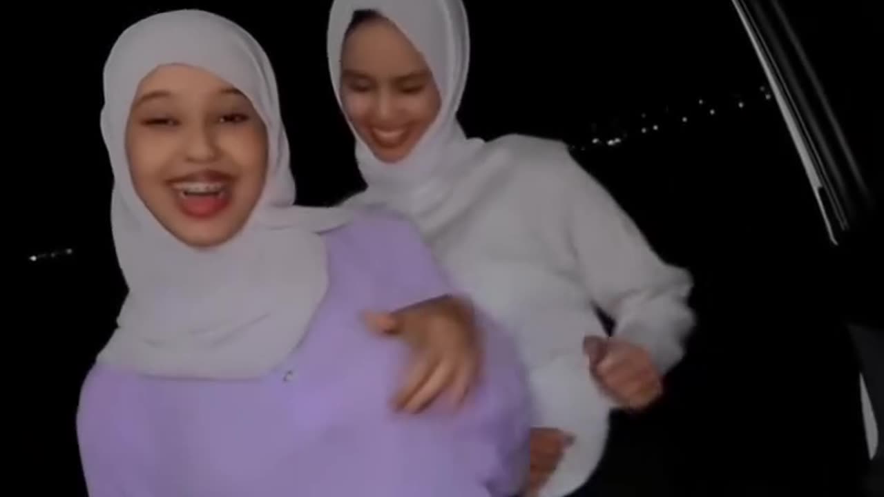 Somali beauty chilling outside.