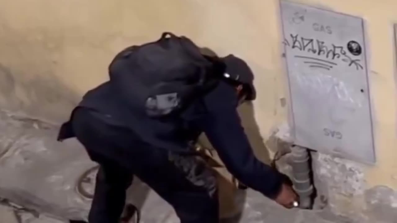 The fake asylum seeker with the lighter near the gas pipes in Florence wants to blow everything up.