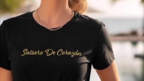 ¿Te atreverías a llevar esta camiseta en la playa? Mira este look tropical #moda #playa