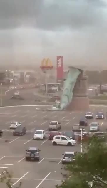 The Statue of Liberty collapsed due to strong winds in Guaipa, Brazil.