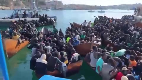 Hundreds of Migrants arrive in Italy