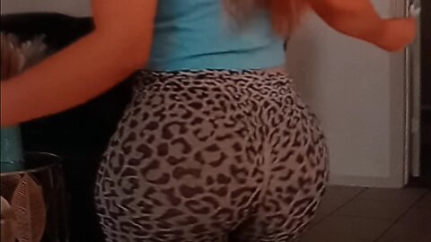 Leopard leggings shake