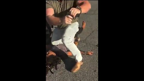 Karen pulls gun during road rage, victim disarms her, citizen's arrest
