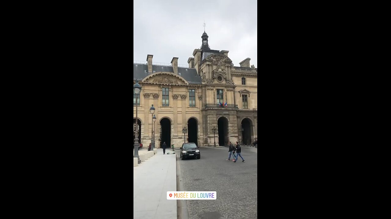 LOUVRE MUSEUM