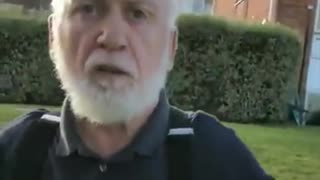 Discusión vecinal... por un niño que pisó el césped