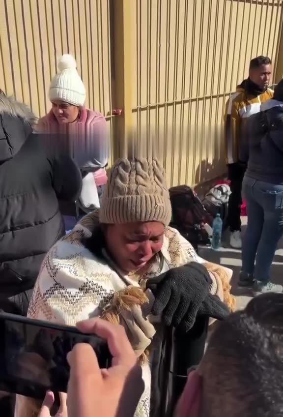 Goodbye, Free Ride: Migrants Pack Their Bags for Home 😂