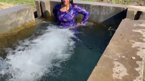 aaj_Main_nahane_aaayi_thi/ hot girl Pakistan village enjoying life