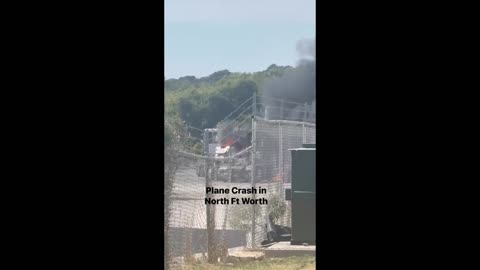 Plane crashes in Fort Worth, Several vehicles on fire