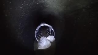 Ukrainians start put barbed wire in pipe so that Russians could not get through😂😂