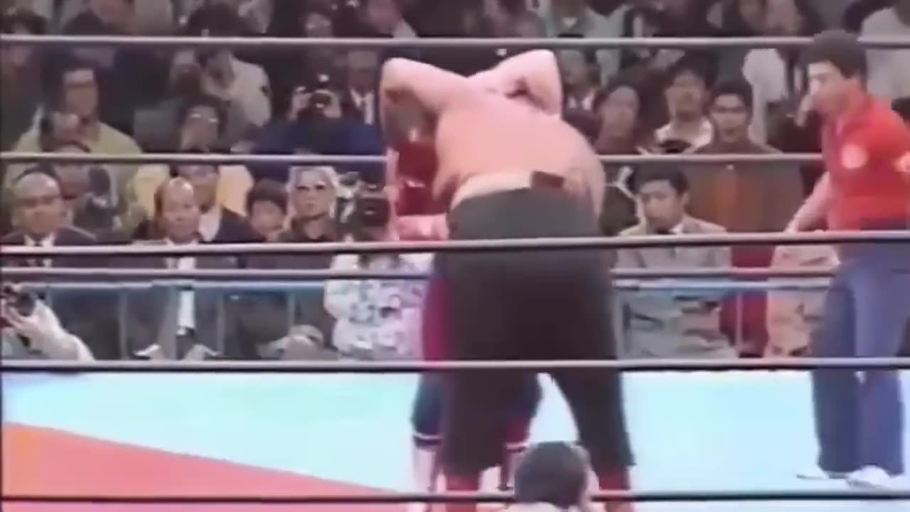 Dynamite Kid suplexes Abdullah The Butcher
