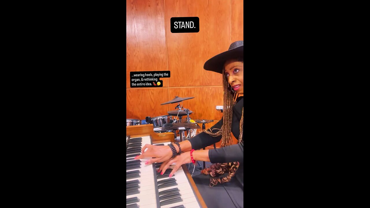 natalie ragins - on organ 🎹🎶🎵🔥 #playitgirl