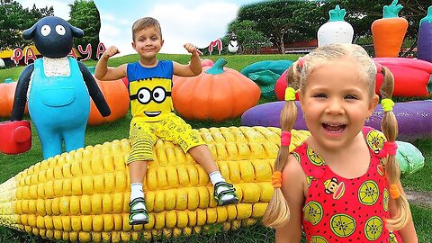 Diana_and_Roma_play_with_Dad_at_farm_sheep,_fun_family_trip