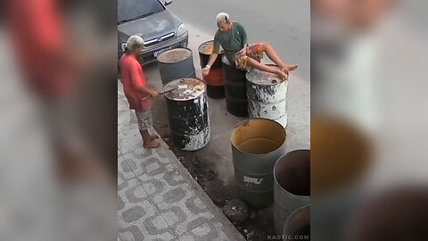Guy in green prevented barrel from going into Orbit