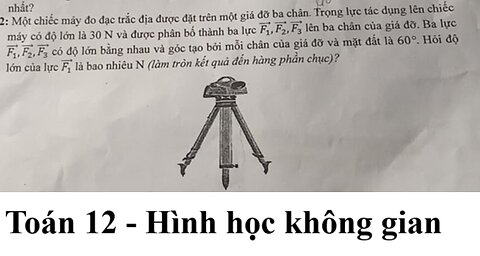 Một chiếc máy đo đạc trắc địa được đặt trên một giá đỡ ba chân. Trọng lực tác dụng lên chiếc máy