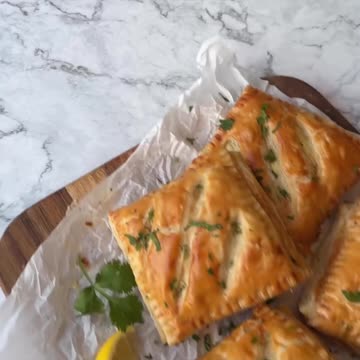 Crispy Outside, Creamy Inside | Chicken Puff | @London Life