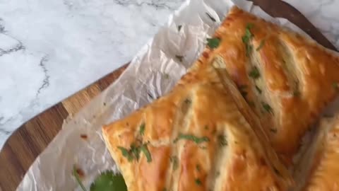 Crispy Outside, Creamy Inside | Chicken Puff | @London Life