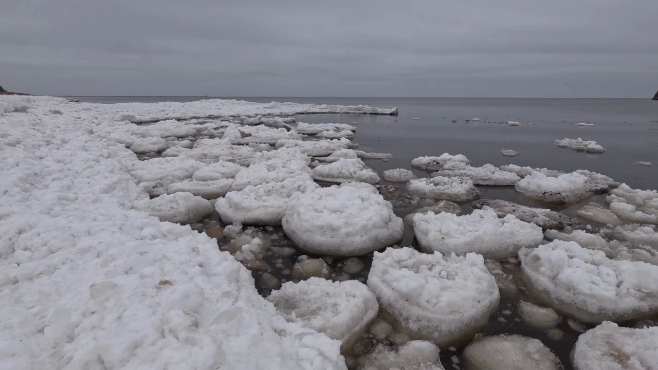 ❄️ Floating Ice Ambience | Relaxing Music with Arctic Ocean Views for Sleep & Meditation 🌊