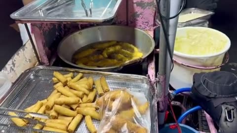 You Won’t Believe What These Divisoria Street Vendors Are Cooking Up!