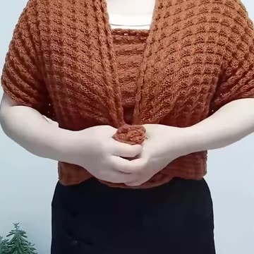 There are so many ways to wear a scarf!