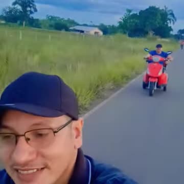 Triciclo elétrico na estrada