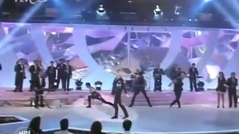 Olivia Newton-John - Ay Vida Mía 1992 (Hopelessly Devoted To You & Physical)