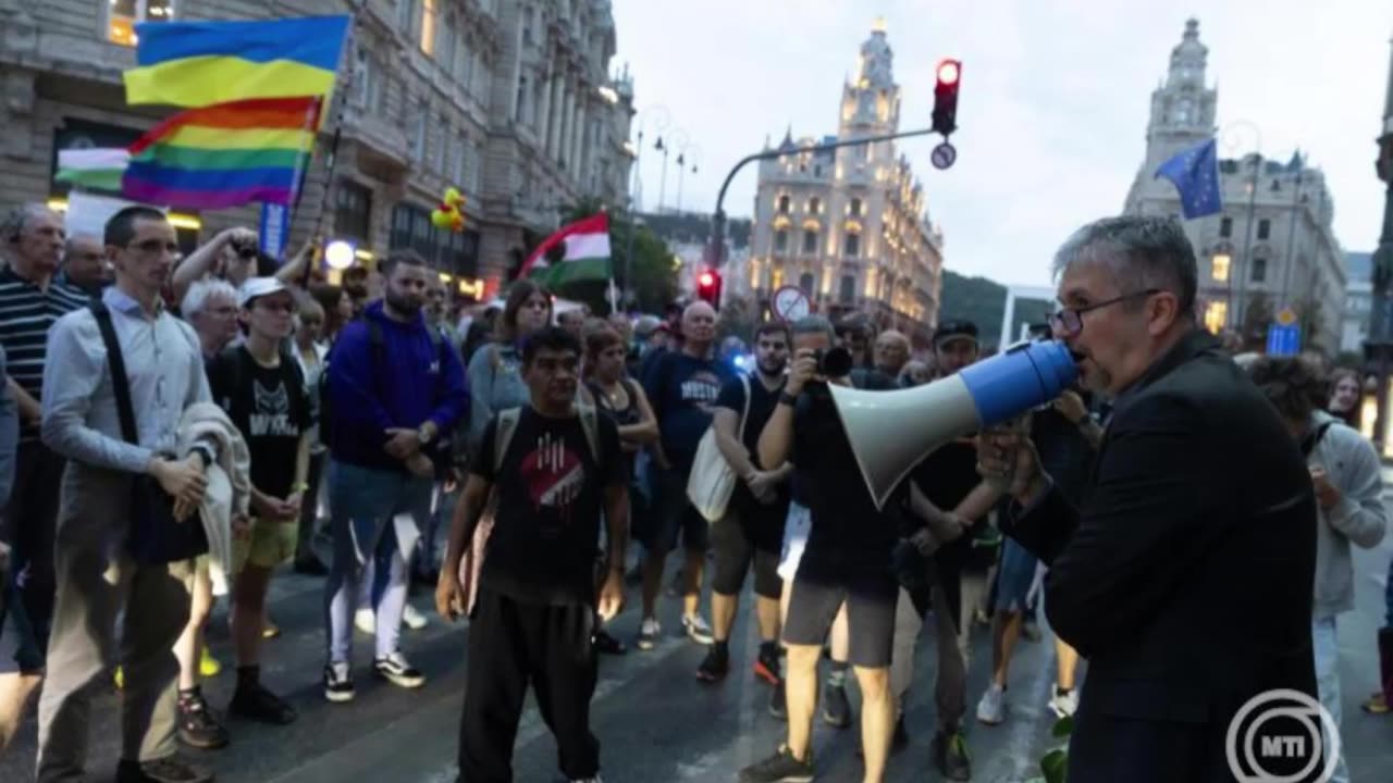 Tüntetés a Ferenciek terén