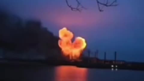 Night footage of cruise missile attacks on the Prydniprovskaya TPP in Dnipropetrovsk.