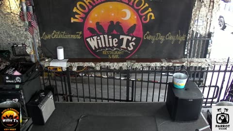 LIVE Music Everyday!